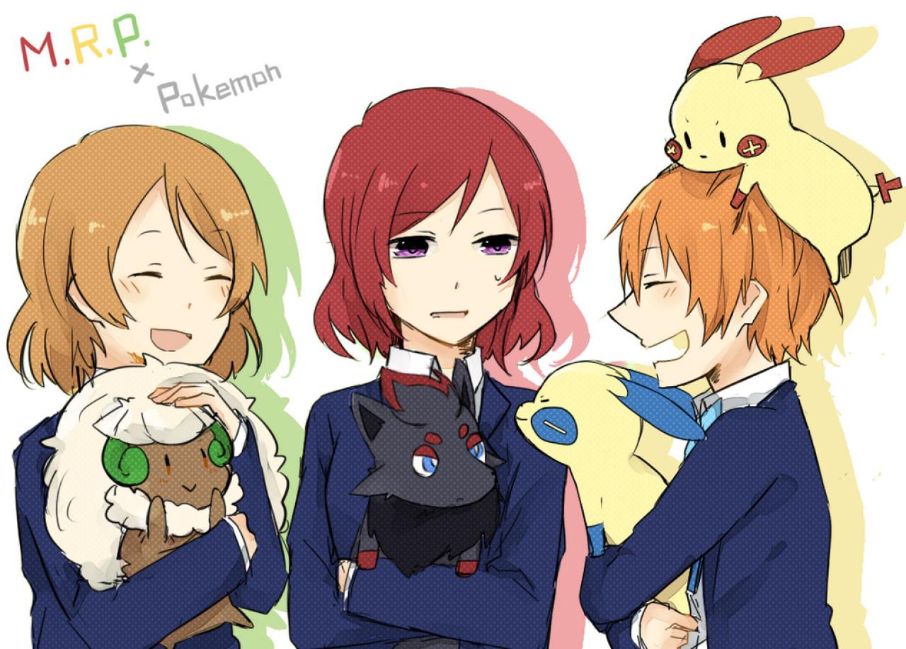 小泉花阳抱着风妖精索罗亚，西木野真姬抱着、星空凛（凛喵）抱着负电拍拍，头上扒着正电拍拍，三人交谈中