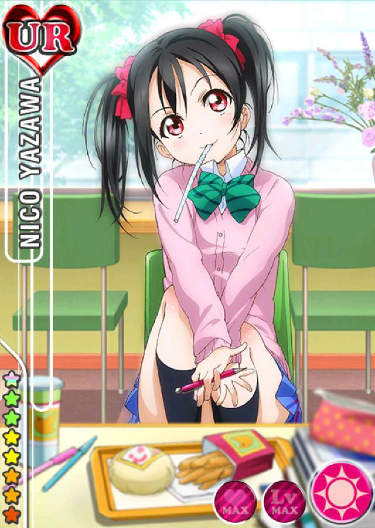 矢泽妮可叼着铅笔的UR卡牌（游戏原图）