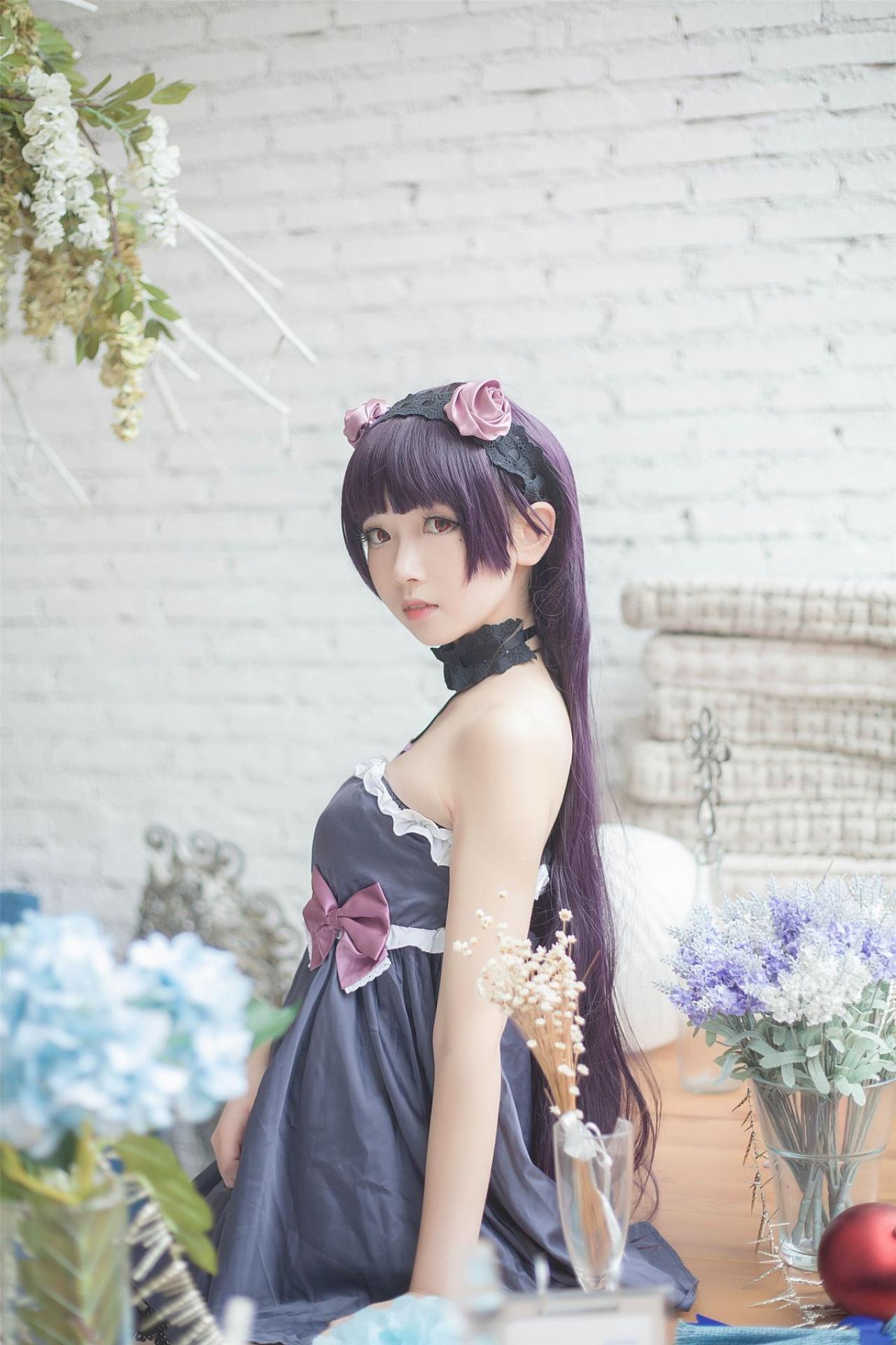 小圆脸雪雪扮演黑猫侧面照