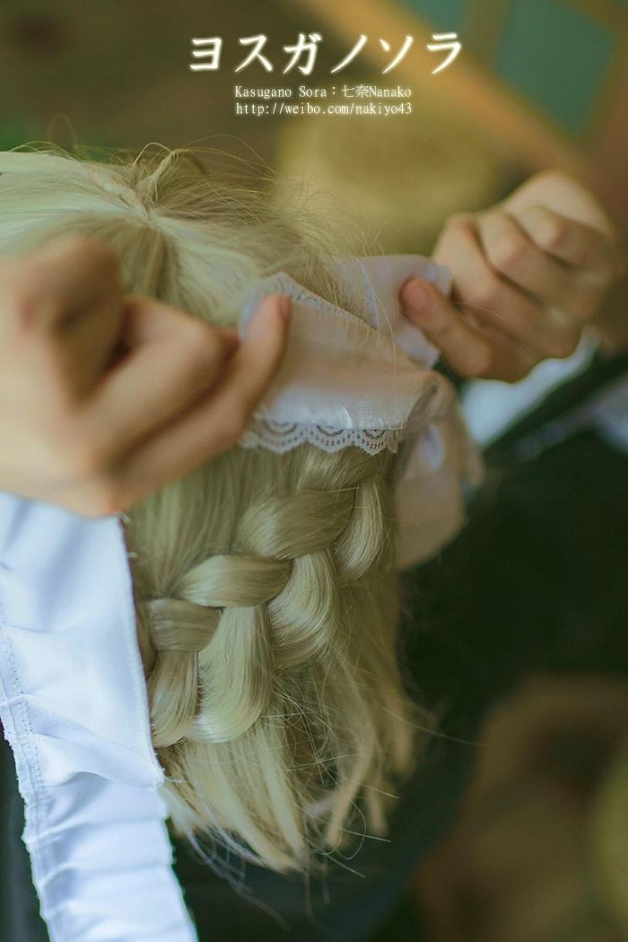 七奈扮演春日野穹双手梳理头后的发饰