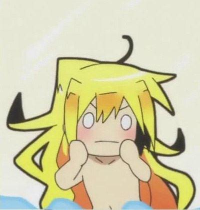 人鱼若狭双手放在脸颊两侧