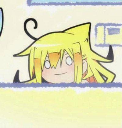 人鱼若狭扒在鱼缸边上