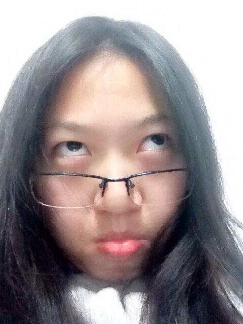 眼镜娘眼神向上嘟嘴卖萌表情