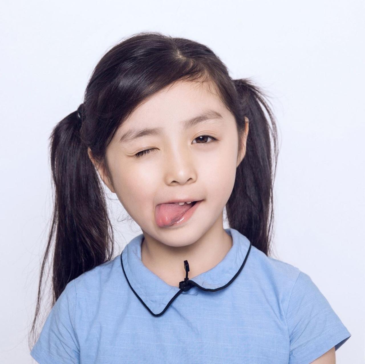 安淇尔卷舌头眨眼卖萌头像