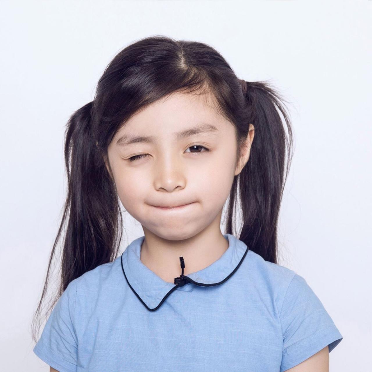 安淇尔眨眼抿嘴头像