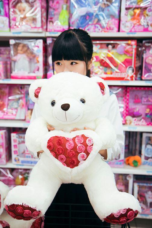 Mercury抱着心心相印泰迪熊