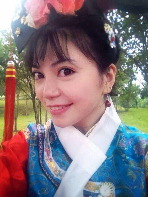 溟扮演还珠格格自拍照