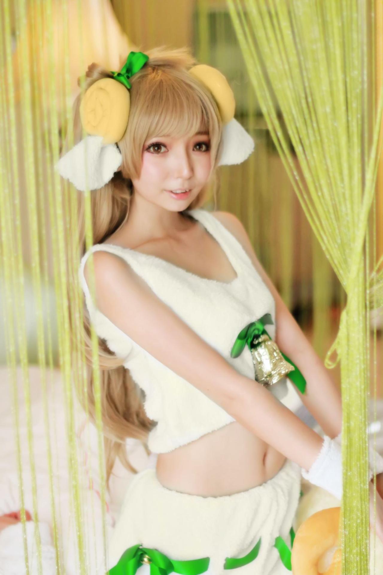 茶喵扮演南小鸟微笑侧面照