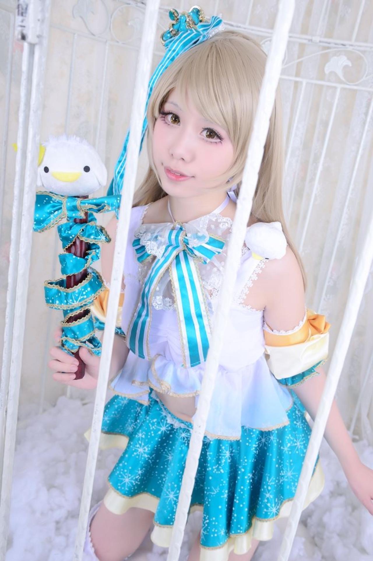 Himari原谣扮演南小鸟拿着小鸟手杖躬身卖萌