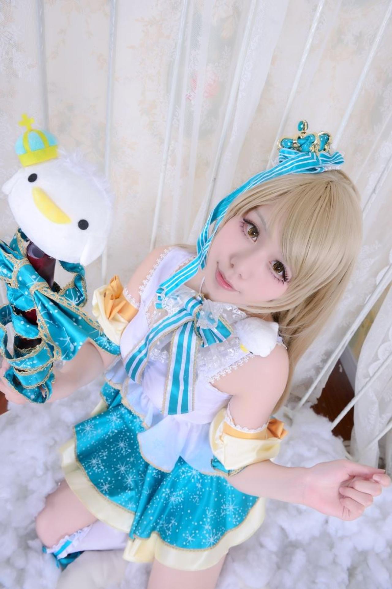 Himari原谣扮演南小鸟跪坐在鸟笼拿着小鸟手杖