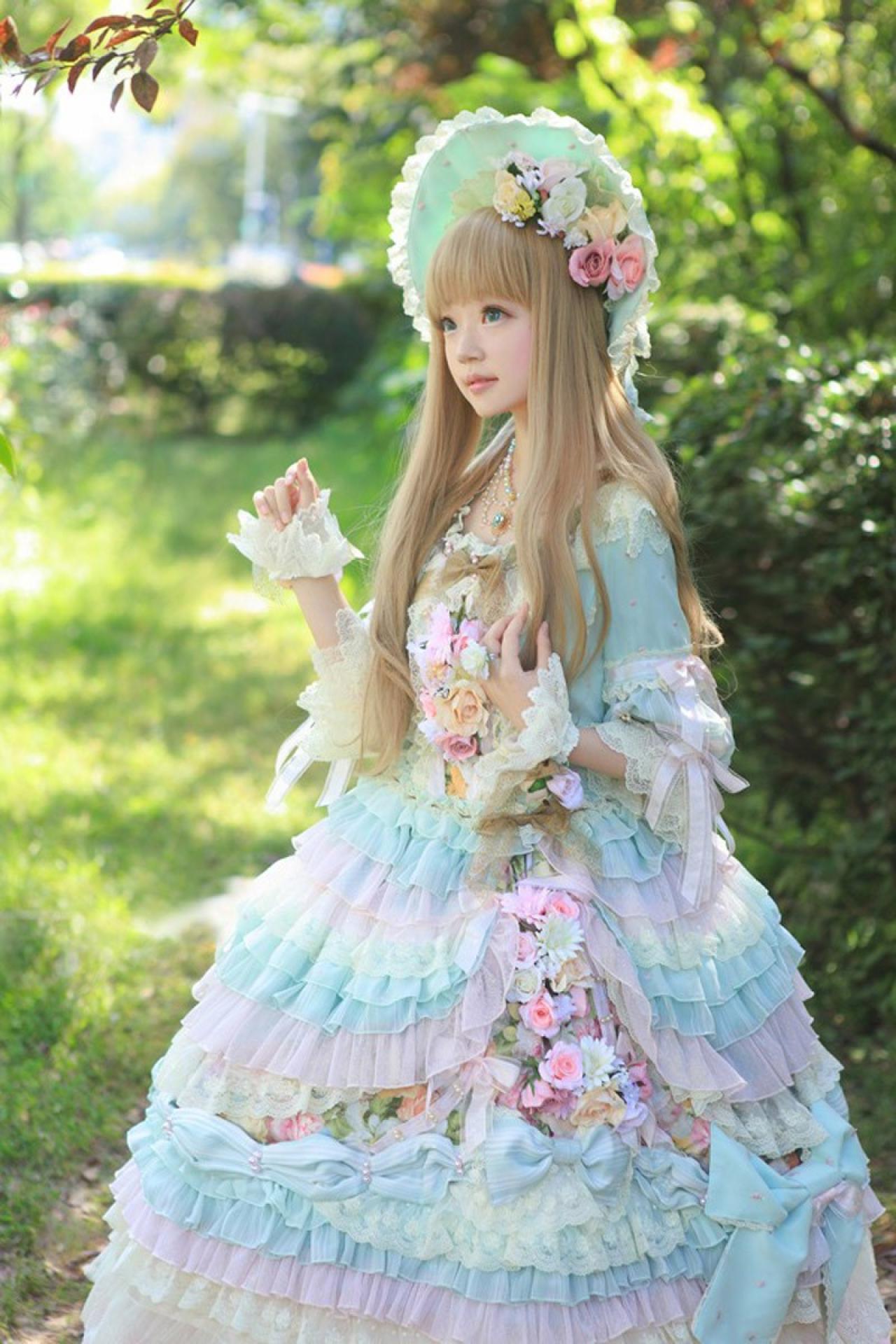 小芽抬头看一枝红叶