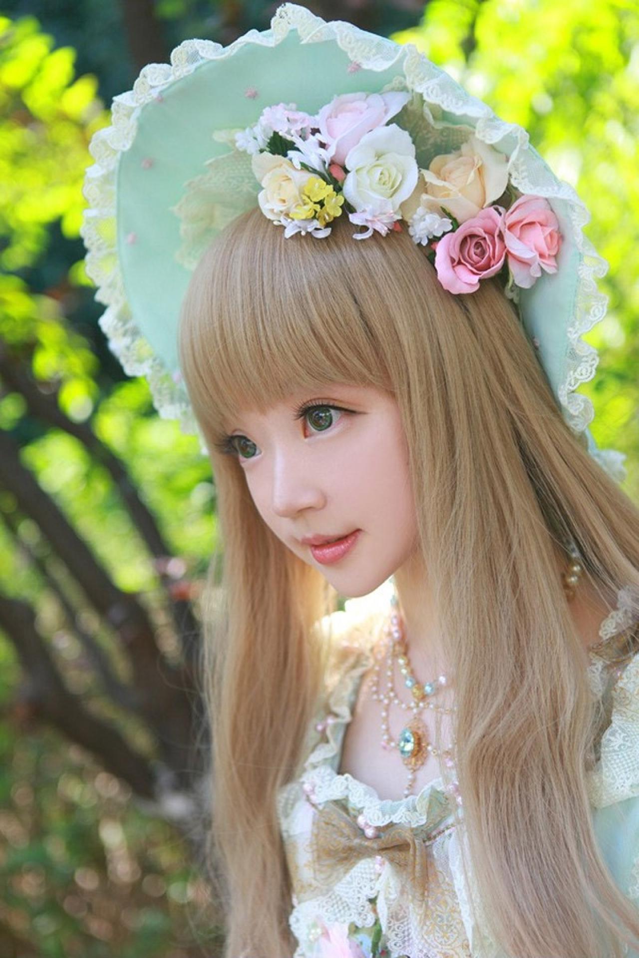 小芽帽子装满了花饰