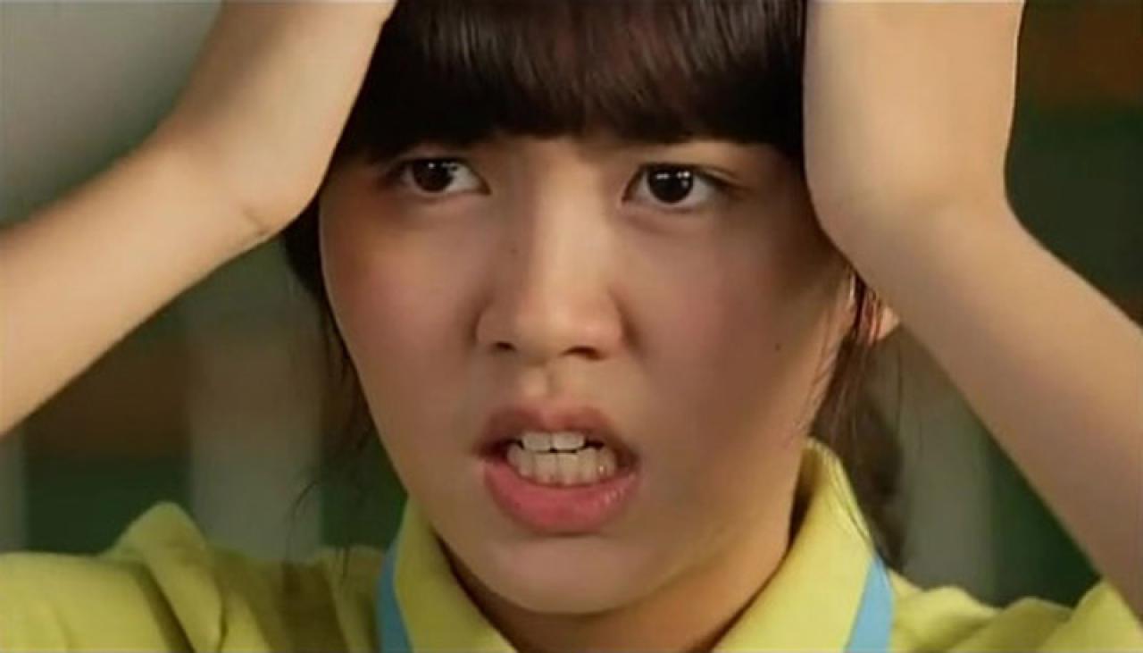 金所炫扮演张鸽琳双手抱着头，咬牙切齿：不能忍了！