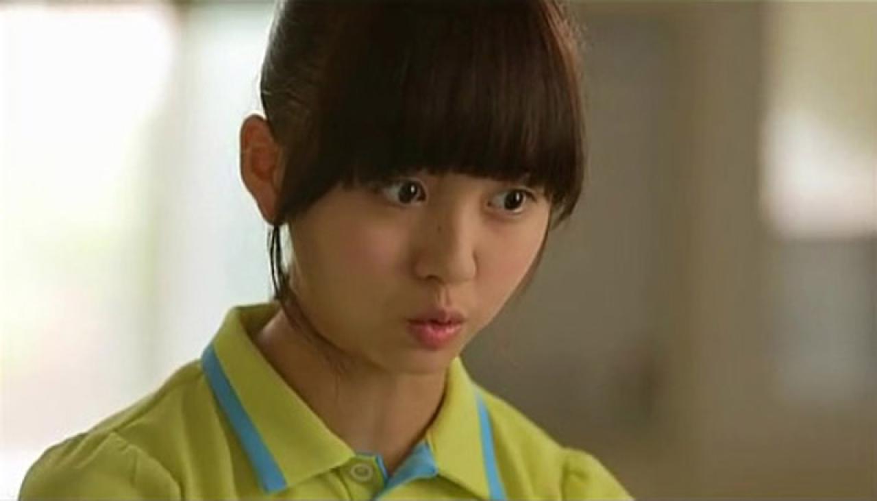 金所炫扮演张鸽琳嘟嘴睁大眼睛的表情