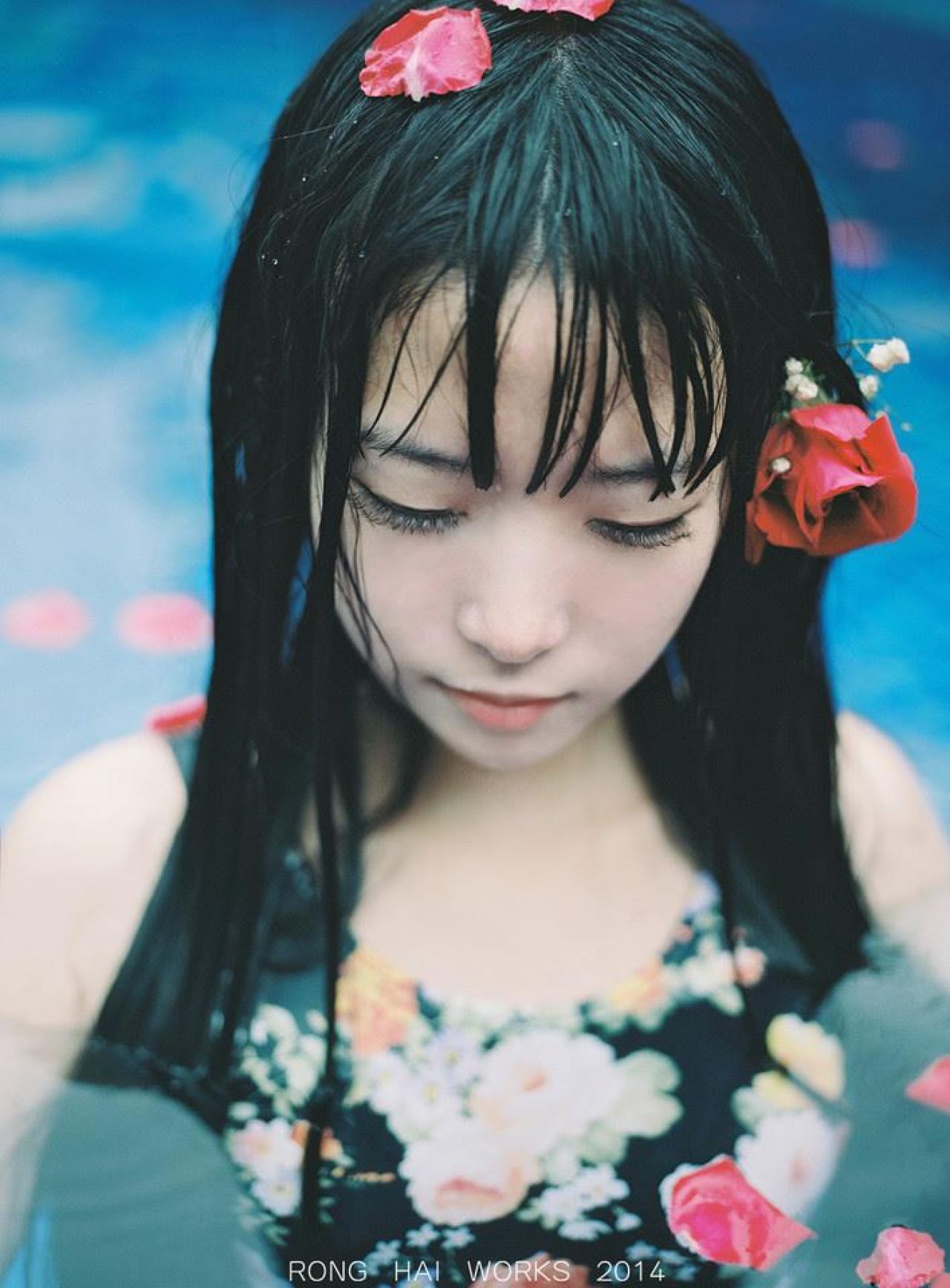 半藏森林湿身低头的正面