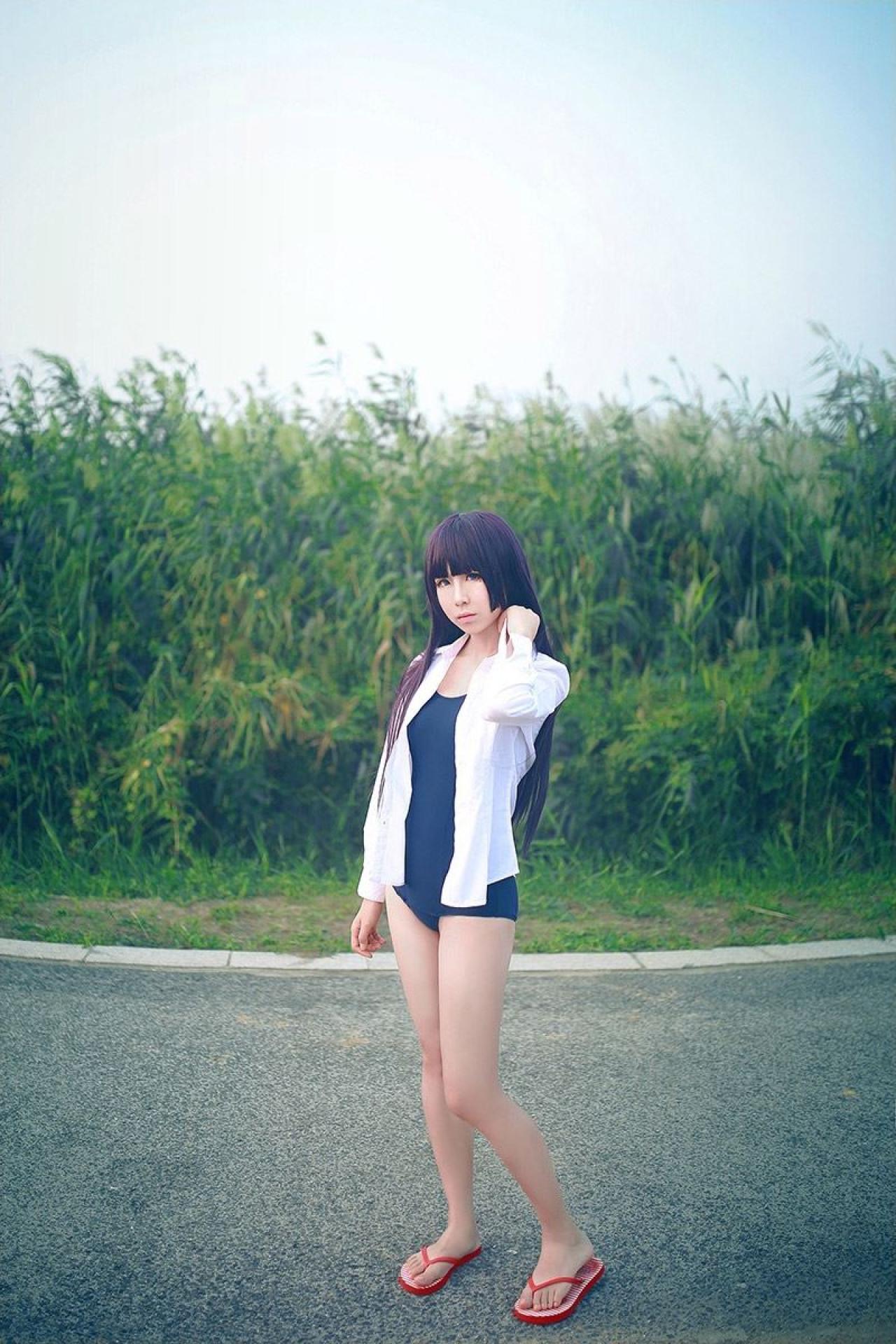 月歌扮演五更琉璃站在路上