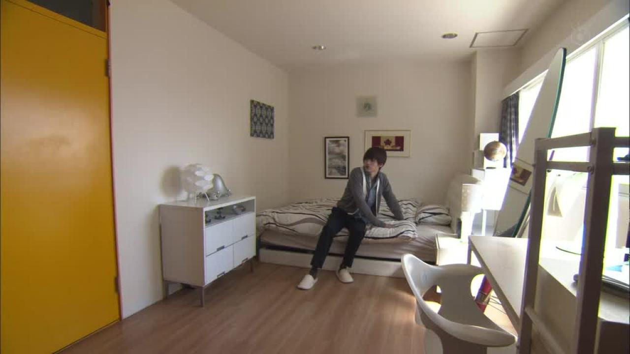 男主角被闹铃惊醒