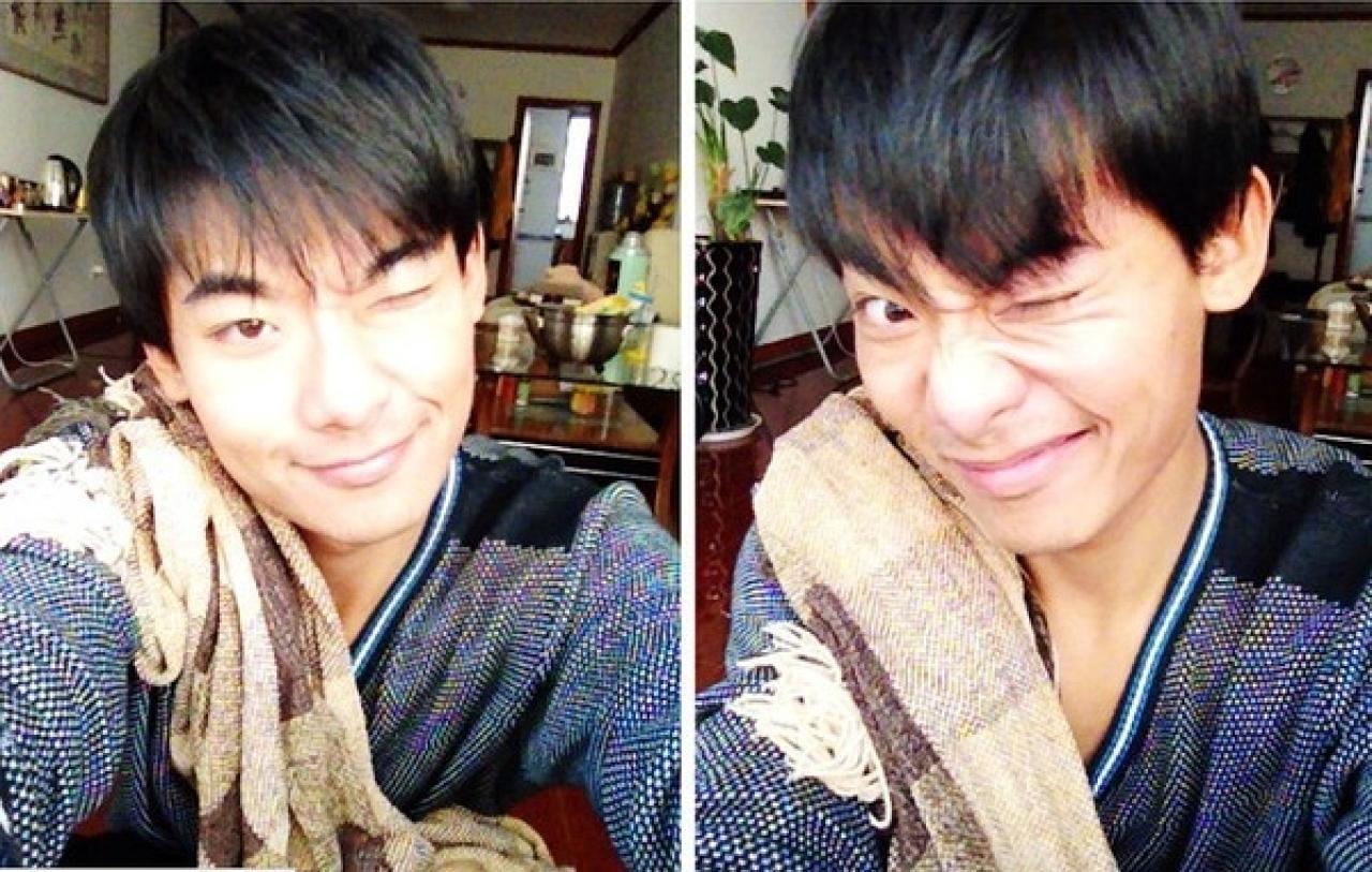 羽令示范眨眼睛的卖萌表情