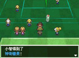 体育场中绿帽子保育员