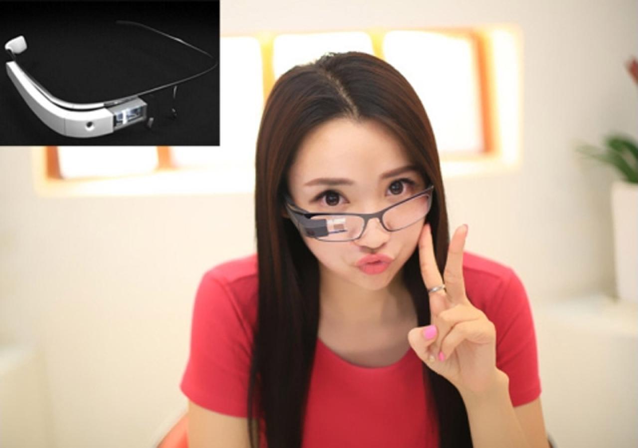 手机游戏中《四大萌捕》中谷歌眼镜