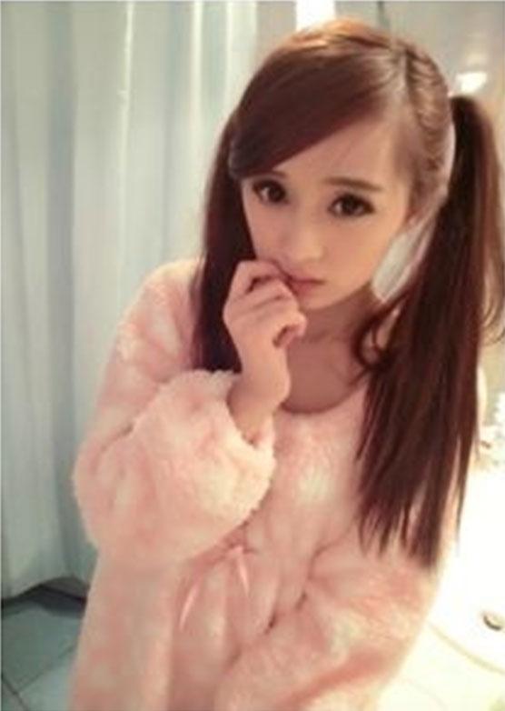 小排轻咬指甲害羞的萌表情