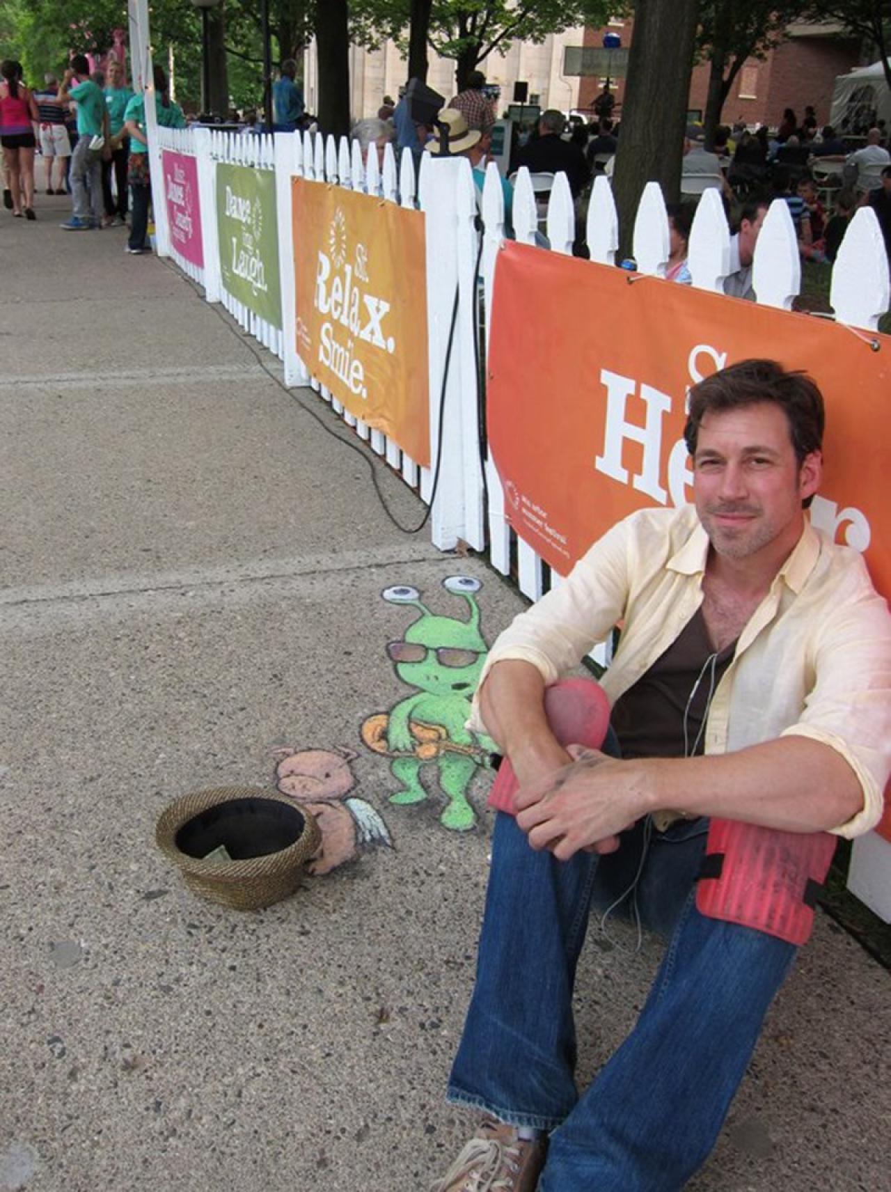 David Zinn和他的Sluggo 在安娜堡Summer Festival:Top of the Park