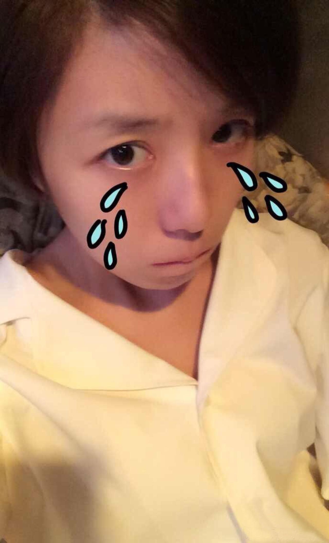 王玲玉撇嘴哭泣表情自拍