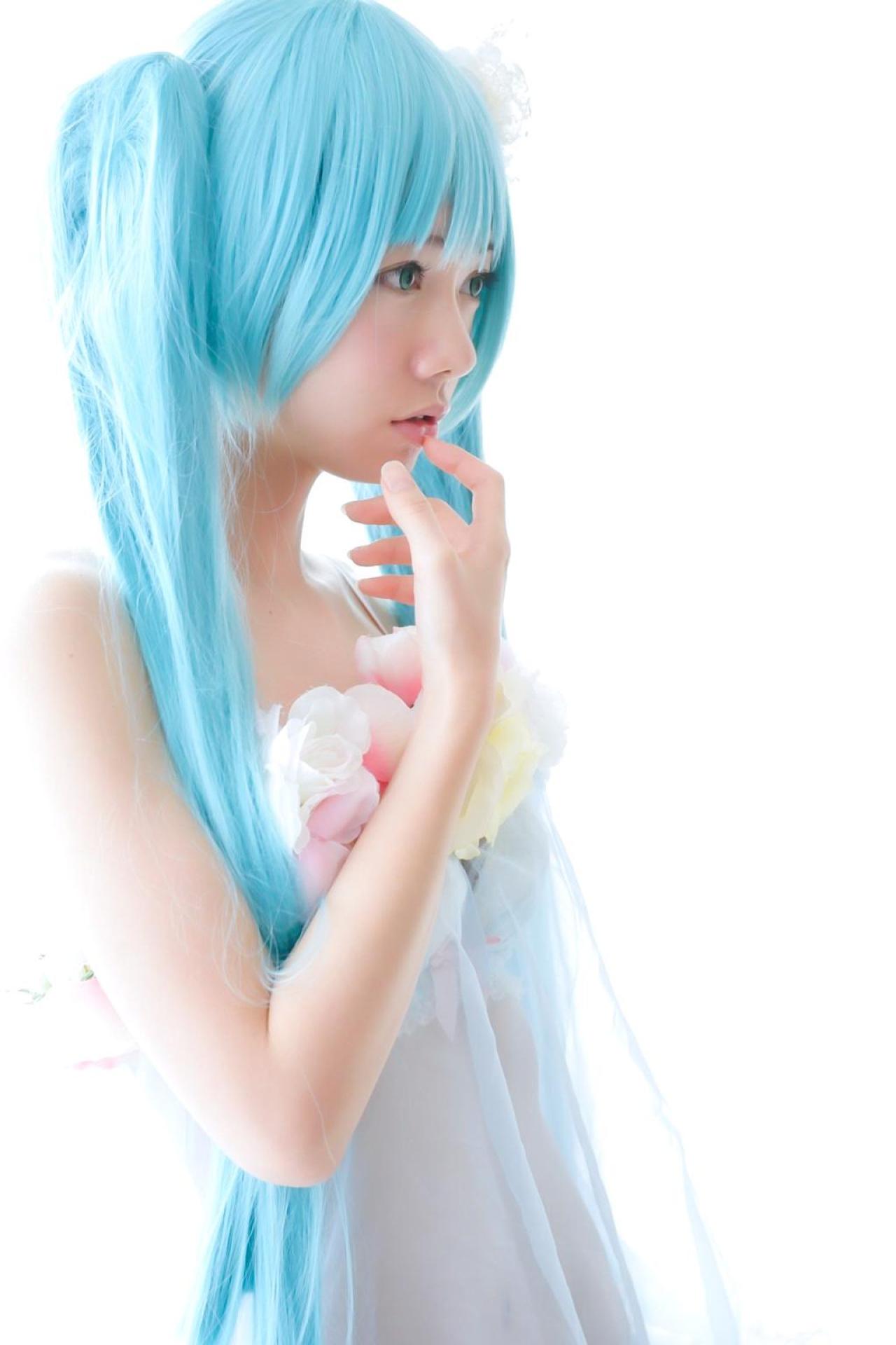 あっきん扮演初音未来上身侧面照