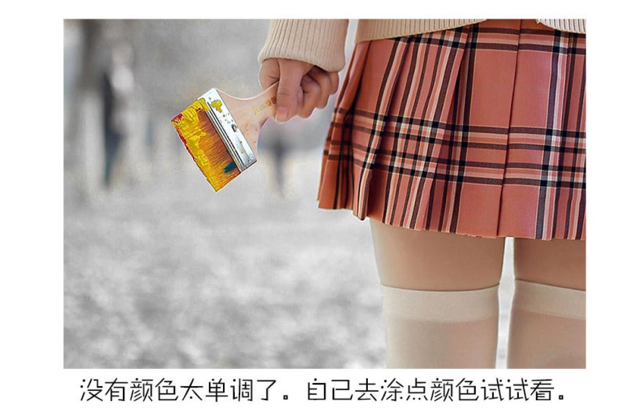 千莫拿着蘸上颜色的刷子：没有颜色太单调了。自己去涂点颜色试试看。