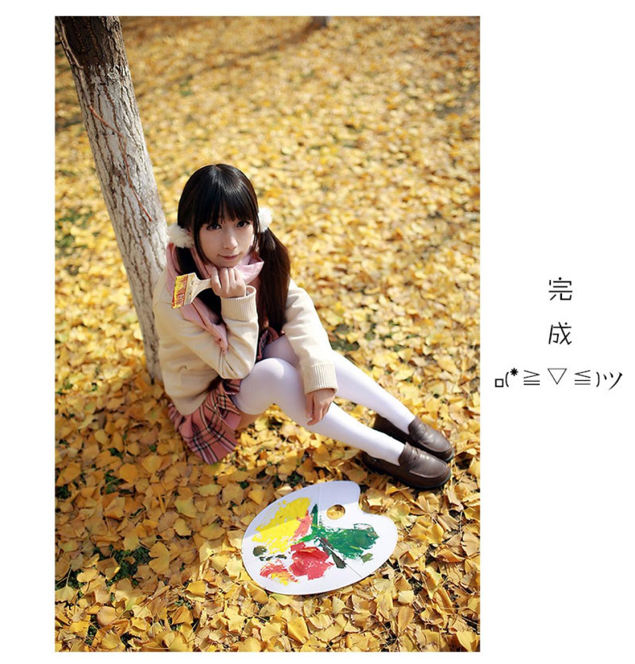 千莫靠在树干，遍地金黄色的落叶：（上色）完成 o(*≧▽≦)ツ