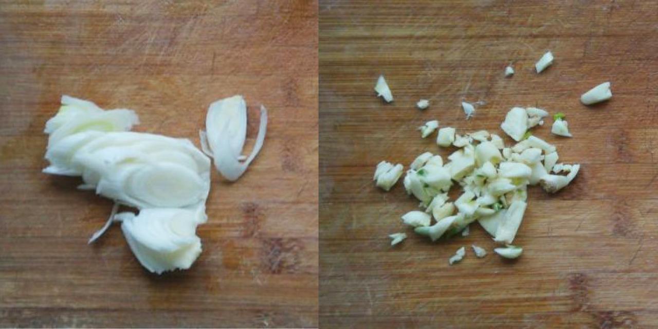 第四步，切好葱花和蒜沫