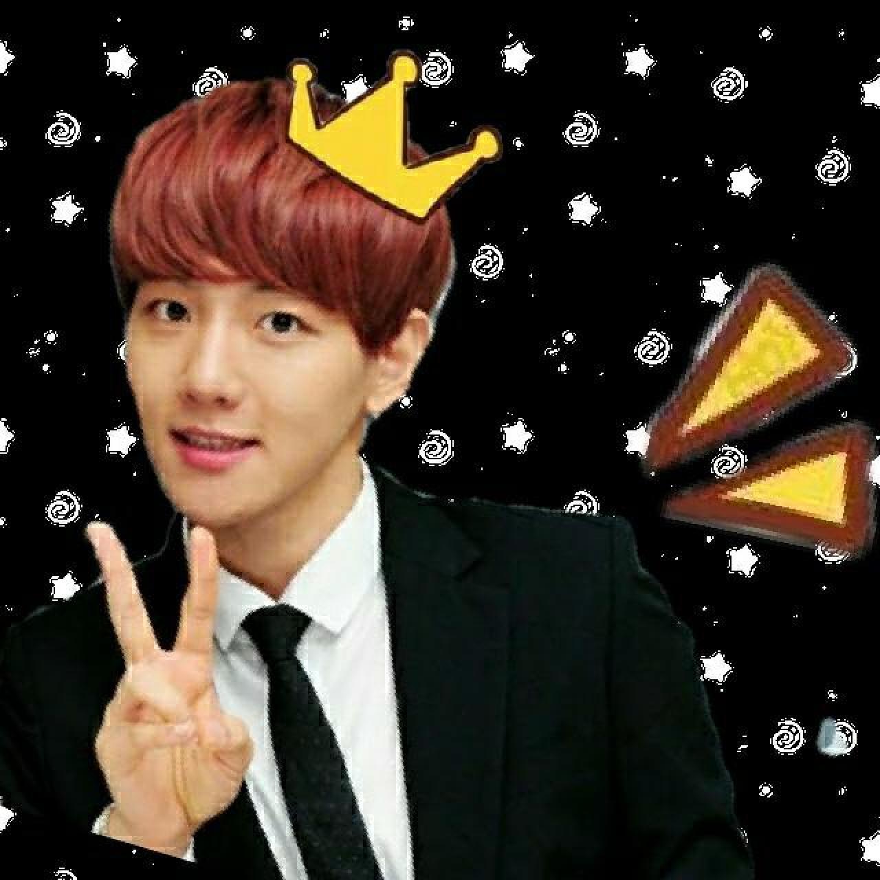 戴着王冠作剪刀手的边伯贤卖萌头像