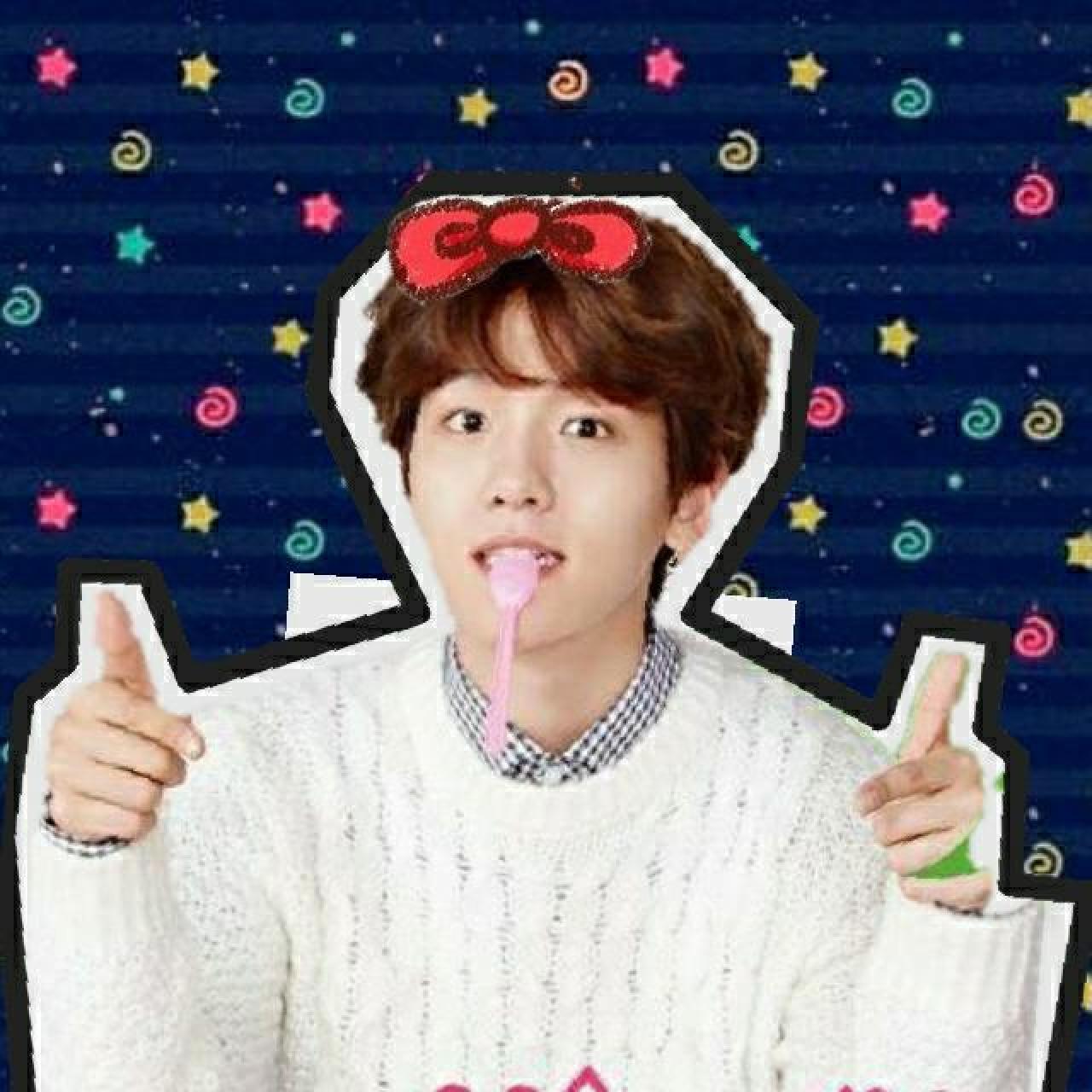 咬着勺子，竖着大拇指的边伯贤头像