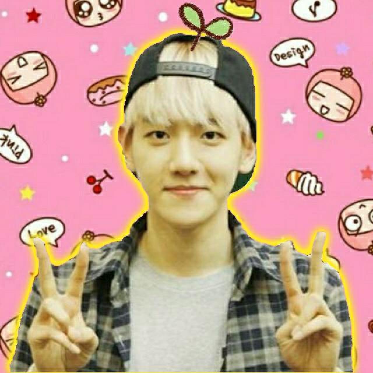 头上画着草的双手作剪刀手的边伯贤头像