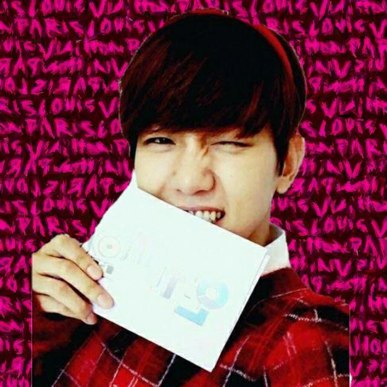 眨眼睛卖萌的边伯贤头像