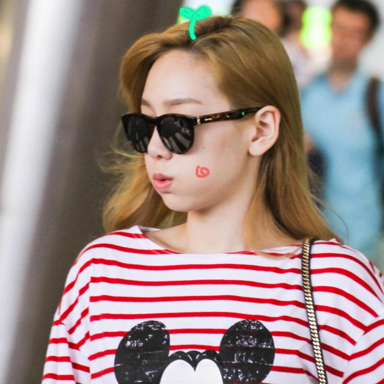 金泰妍逛街时嘟嘴头像