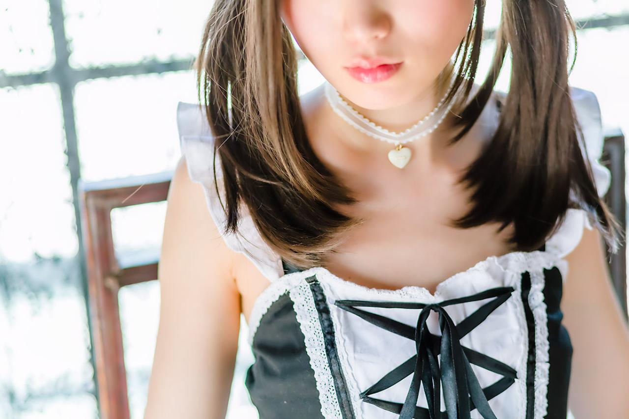 倉坂くるる原创女仆装衣襟特写