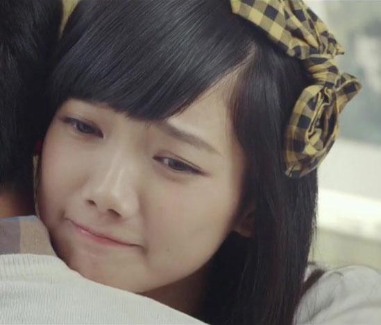 胡洁琼饰演野蛮女友表情：抱着男朋友幸福地要哭的神情