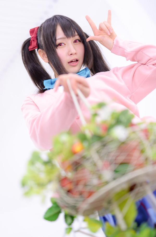 御伽ねこむ作ILOVEYOU手势卖萌