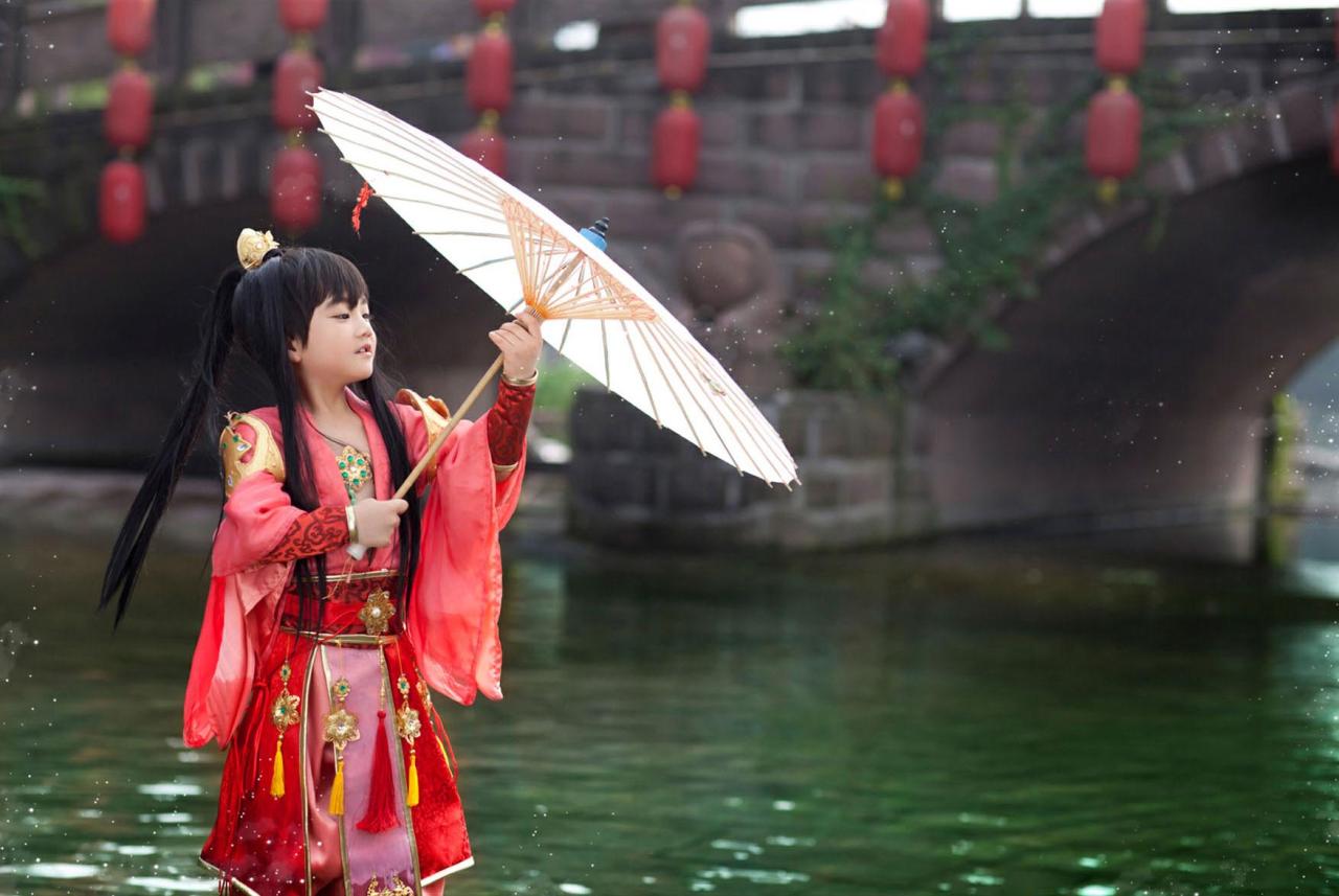 陈小猪扮七秀正太湖畔持伞