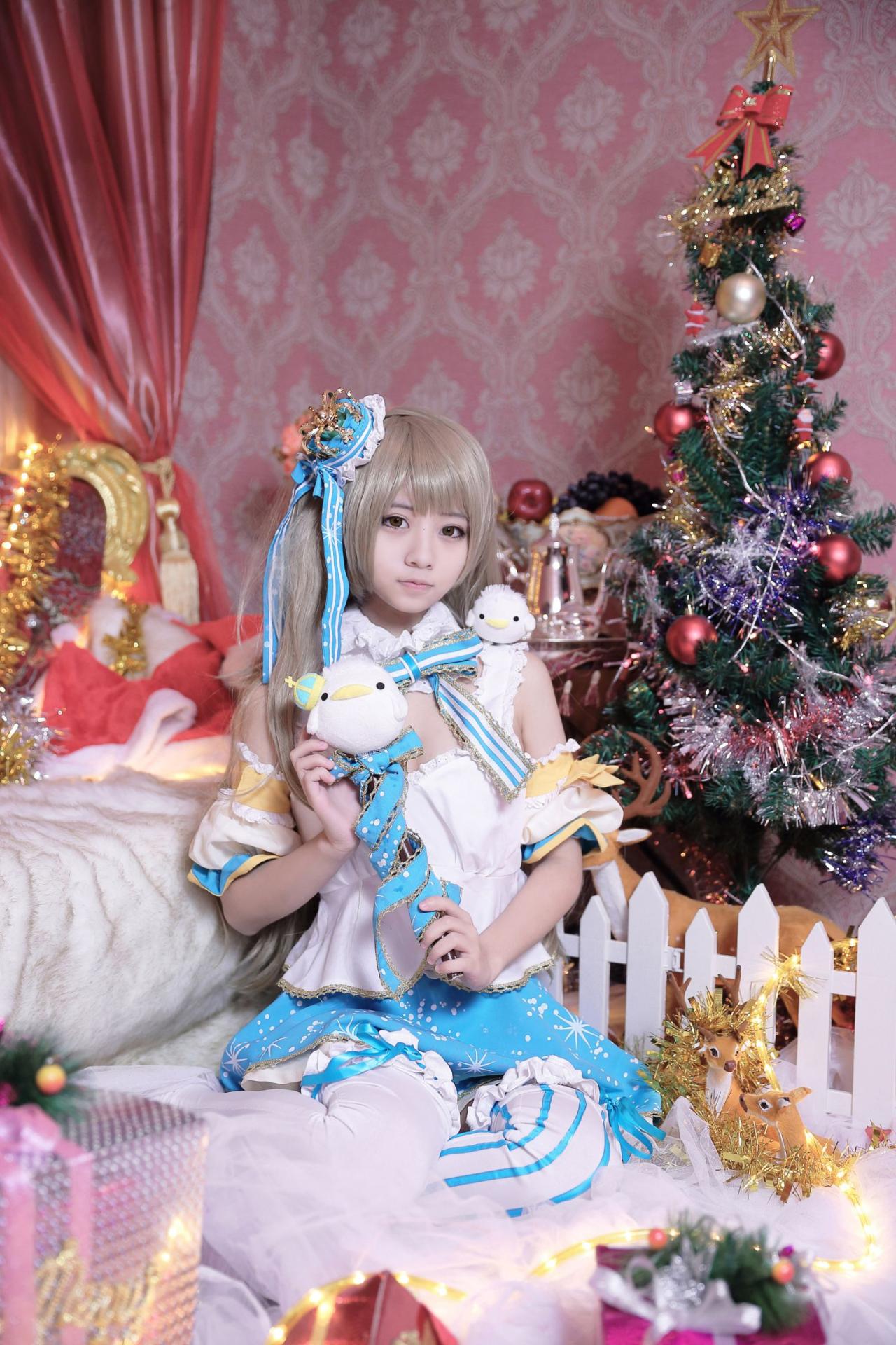 哼哼握着南小鸟手杖