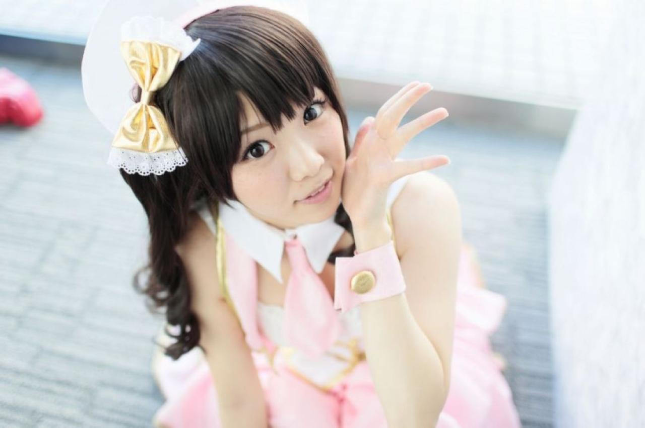 柏木由纪版岛村卯月伸出左手贴着脸颊