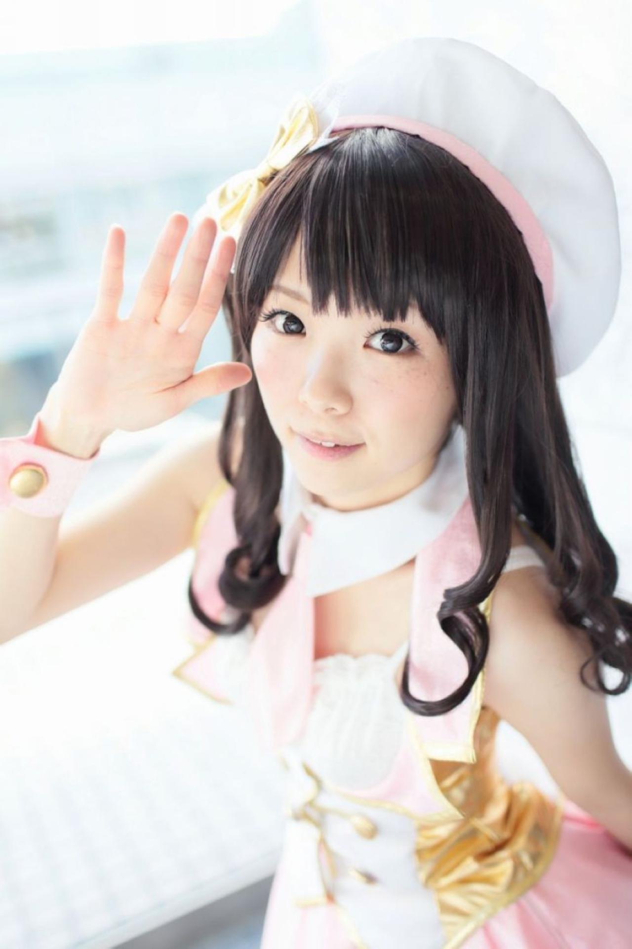 柏木由纪版岛村卯月右手放在脸颊旁