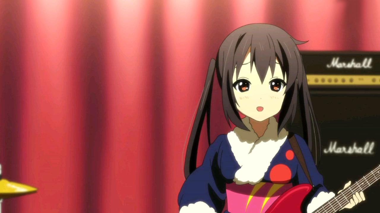 《轻音少女》第12话演唱会中野梓蓝色和服装扮上半身