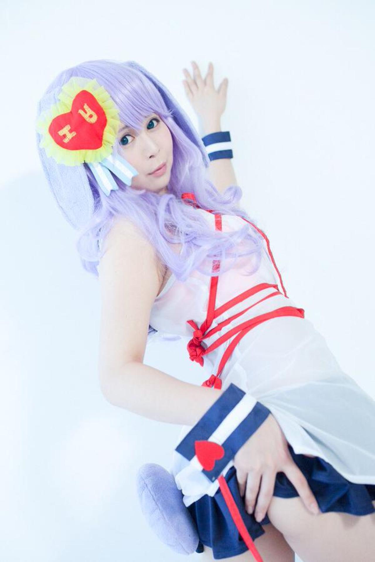 るとん扮兔耳娘左手扶墙侧身照