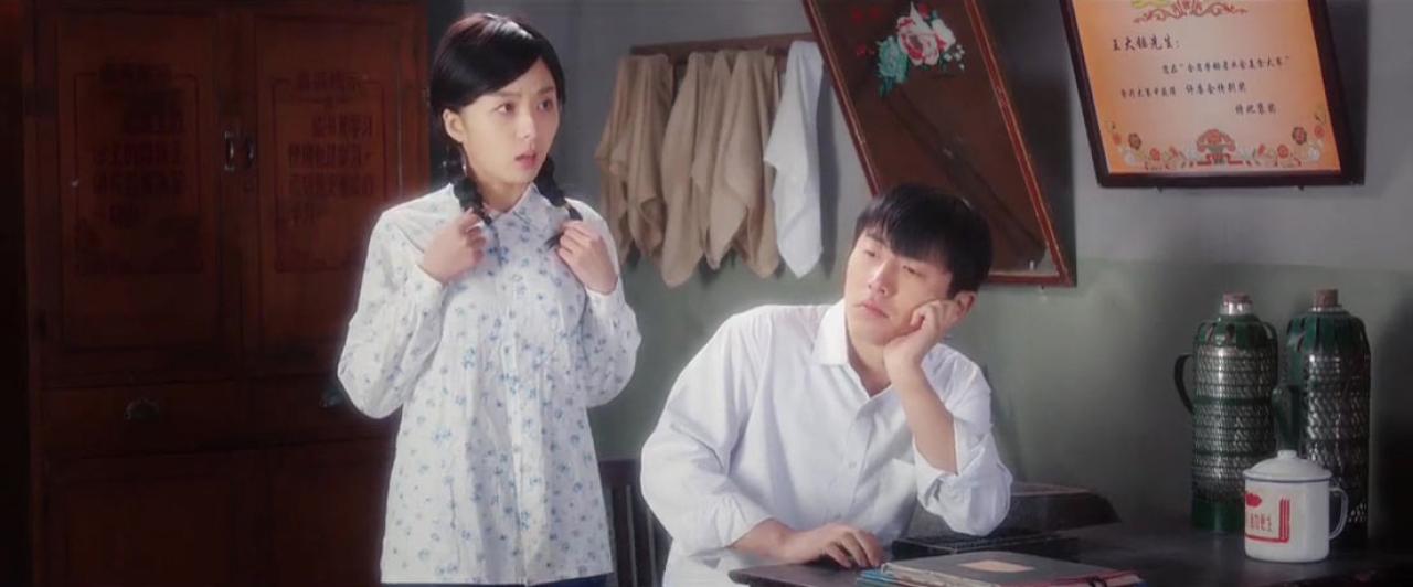 王玲玉扮小美捏着麻花辫说：所谓的稍微剪一下，是需要更多用心的精剪