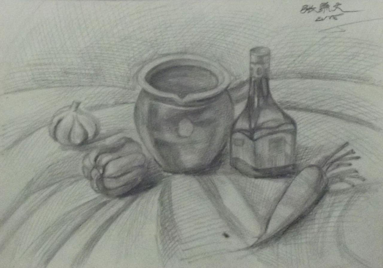 陶罐、酒瓶、胡萝卜、青椒、蒜等静物素描 张萧文画