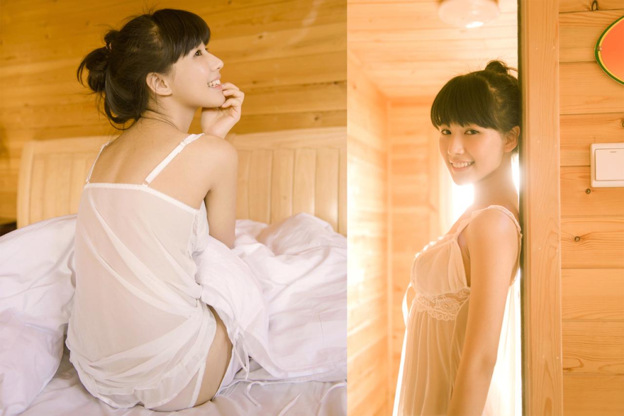 萌宅女背影（左）和侧身（右）立幅