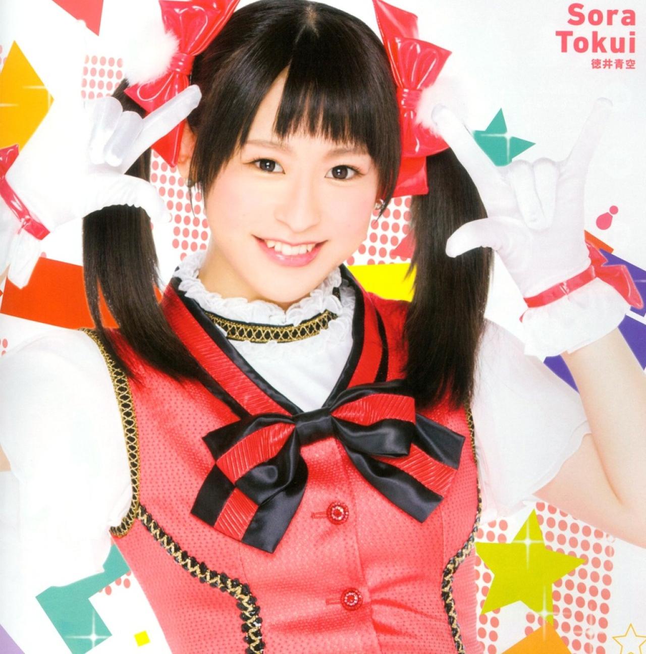 德井青空红衣扮矢泽妮可，作妮可妮可妮手势卖萌头像