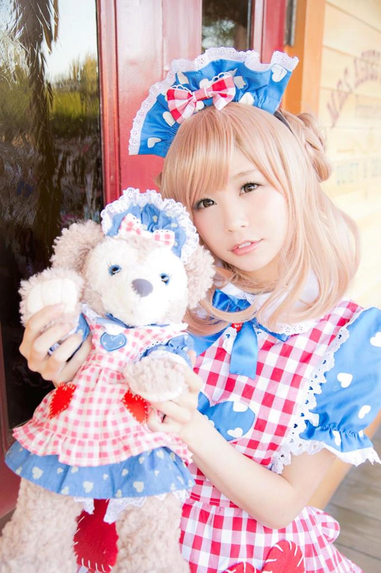 五木あきら抱着小熊给大家打招呼